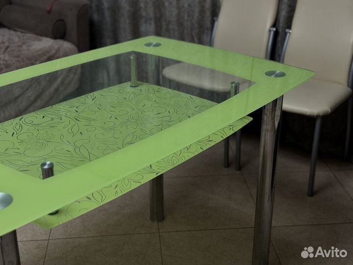Стол стеклянный