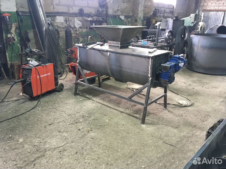 Смеситель кормов горизонтальный на 2,5 т/ч