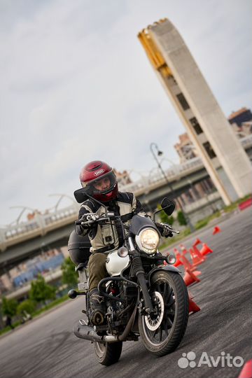 Bajaj avenger 220