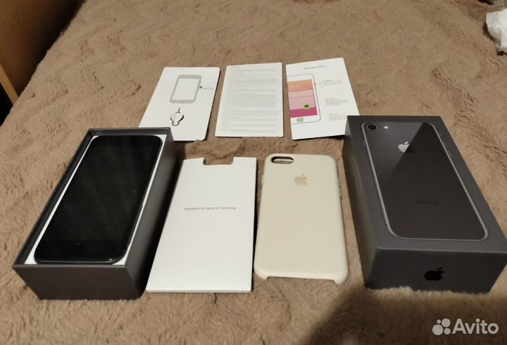 Телефон iPhone 8 64 gb