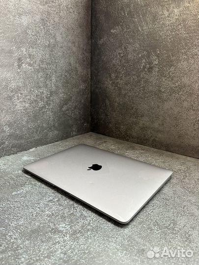 Macbook air A1932 8/128