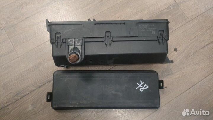 Блок предохранителей под капот Land Rover Range