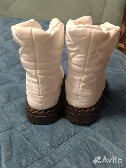 Белые сапоги дутики