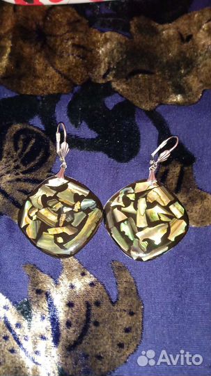 Серьги, бусы, броши