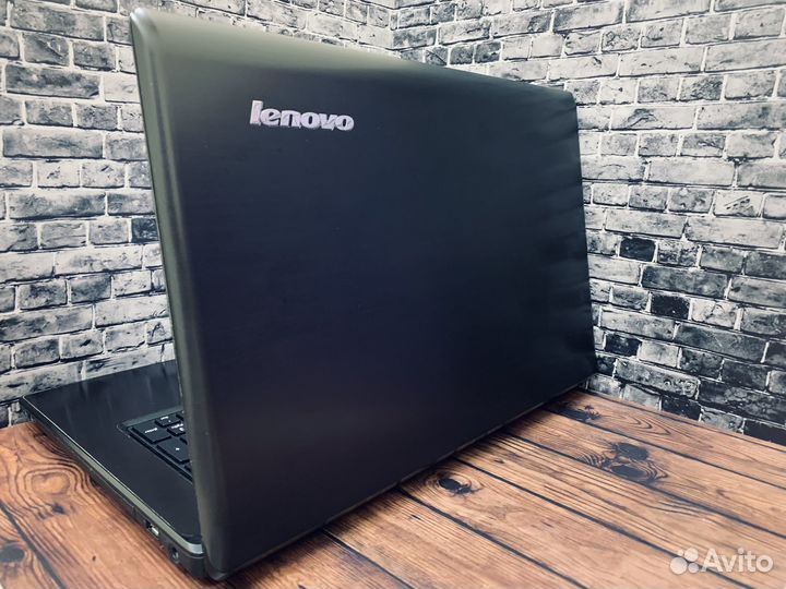 Огромный Игровой ноутбук Lenovo 17.3 В металле