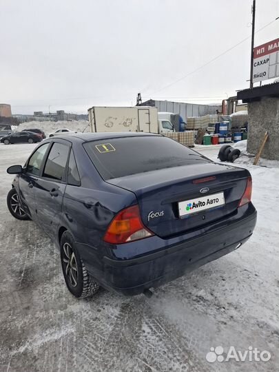 Ford Focus 1.6 МТ, 2003, битый, 170 000 км