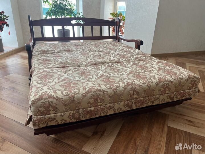Диван
