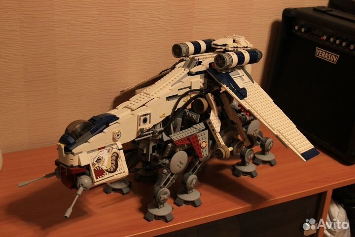 Lego Star Wars 10195 Republic Dropship with AT-OT