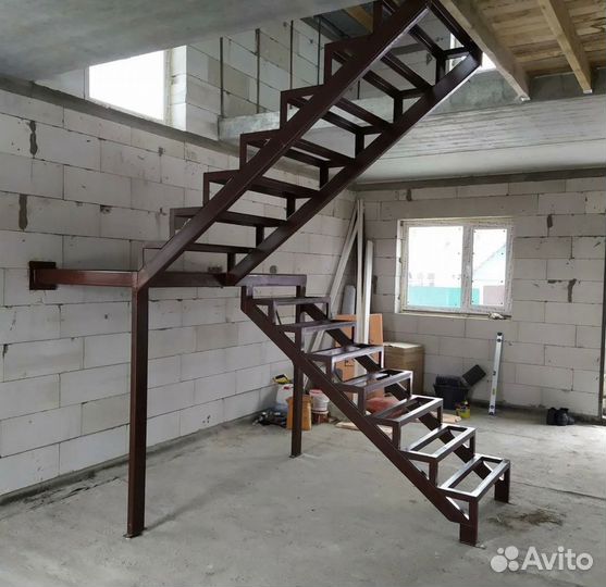 Металлическая лестница лофт в дом