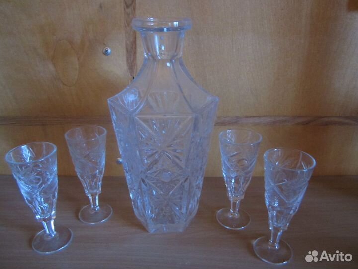 Штофы(графины) и рюмки(стопки)