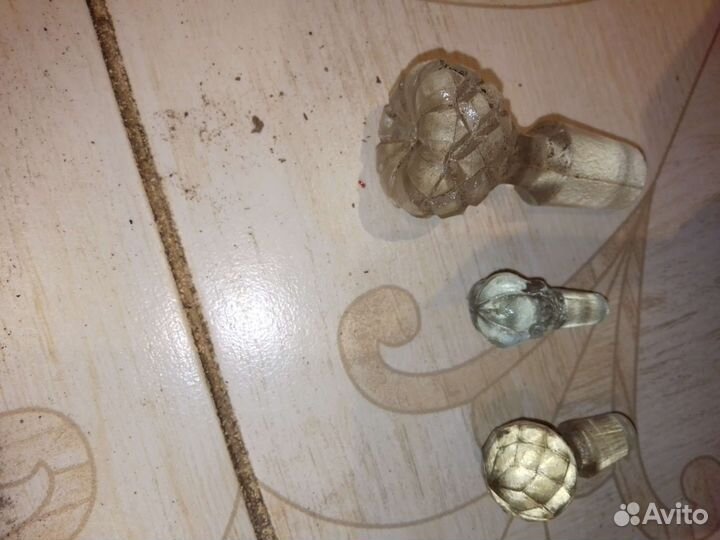 Старинные бутылочки и пробки