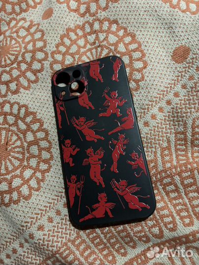 Чехлы на iPhone 13