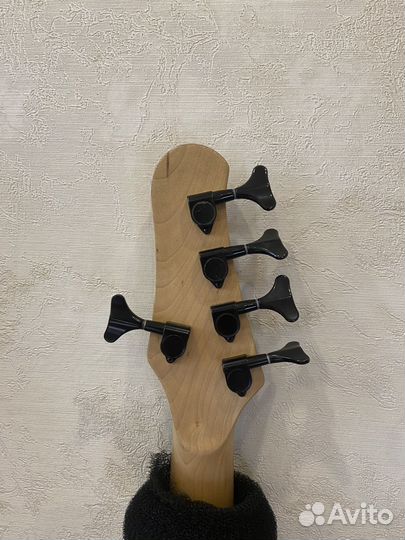 Бас-гитара Carvin SB5000