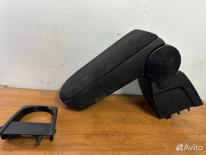 Подлокотник VW Polo 5