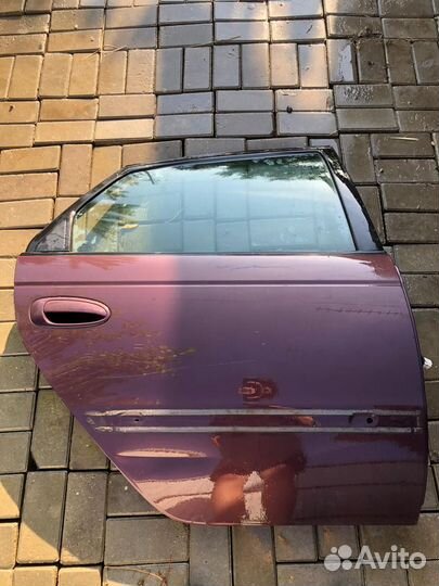 Дверь задняя правая avensis t22