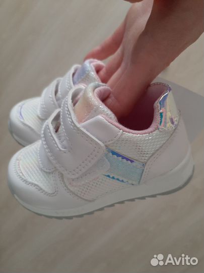 Кросовки на девочку 19 размер