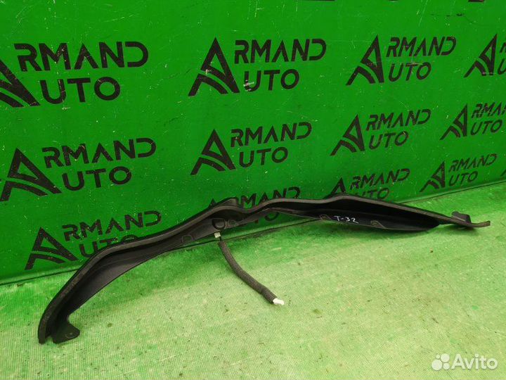 Датчик положения двери багажника правый Nissan