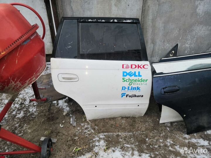Toyota caldina 190 дверь