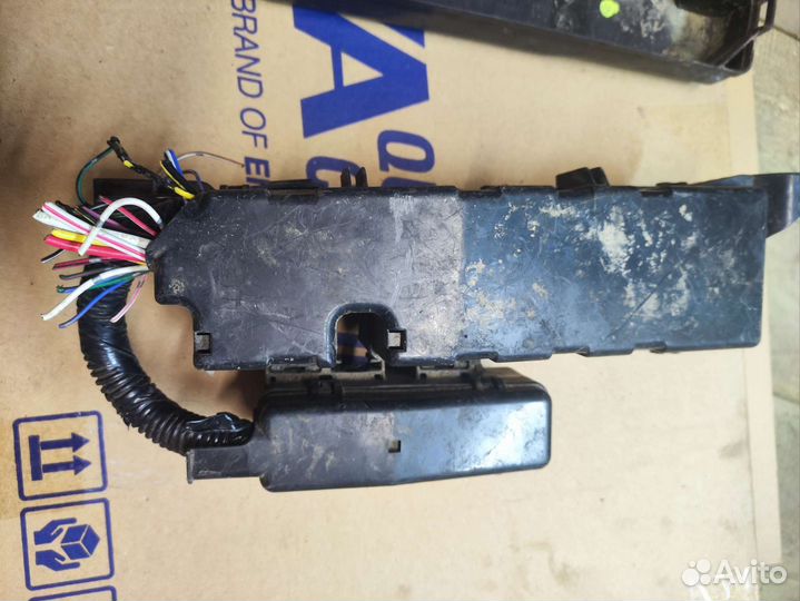 Блок предохранителей Мазда MPV II