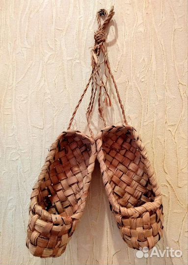 Старинные лапти с подвязками