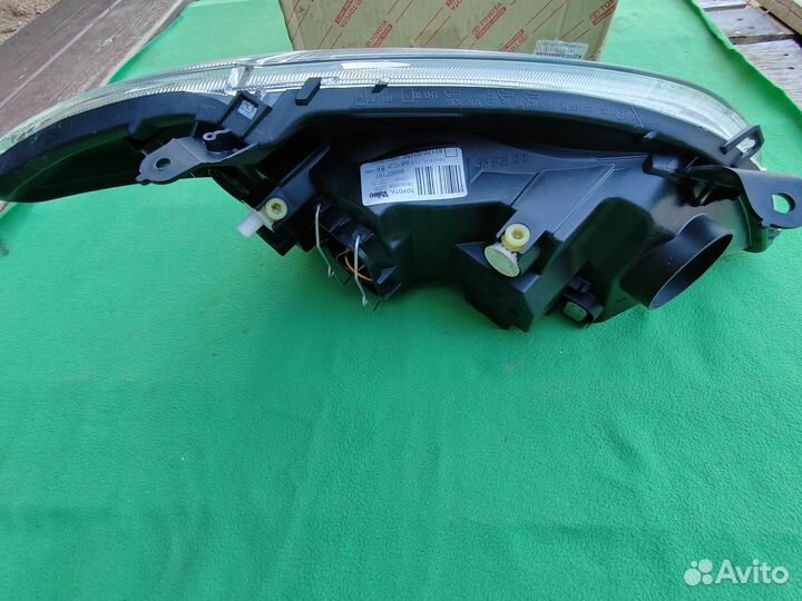 Фара передняя левая toyota corolla 120 хэтчбек