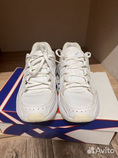 Кроссовки женские asics