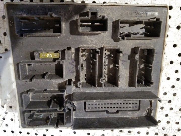 Блок предохранителей (в салон ) Ford Focus 2