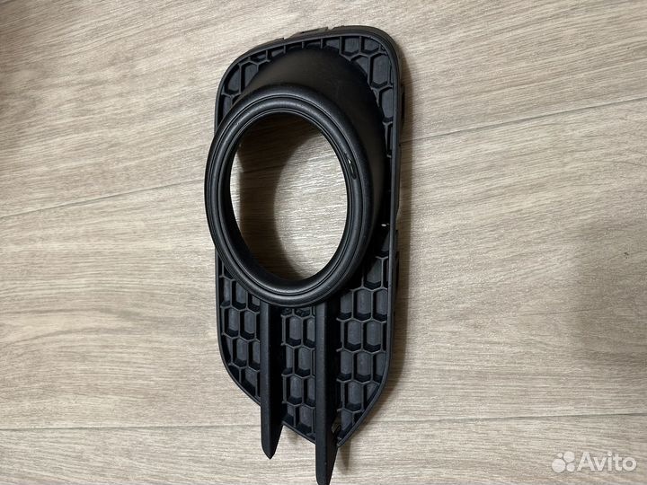 Решетка противотуманки vw tiguan 2011-2016