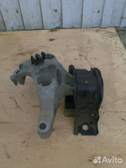 Опора двс правая Renault Duster 1.5 dci K9K