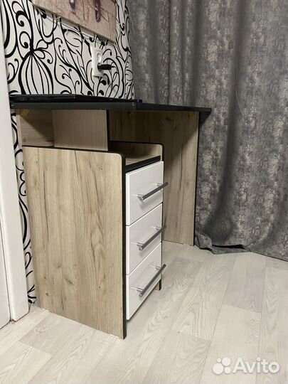 Письменный стол