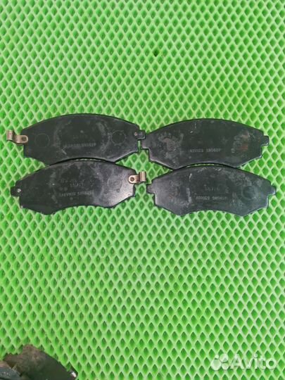 Колодки тормозные nissan largo 1994г. VW30 CD20