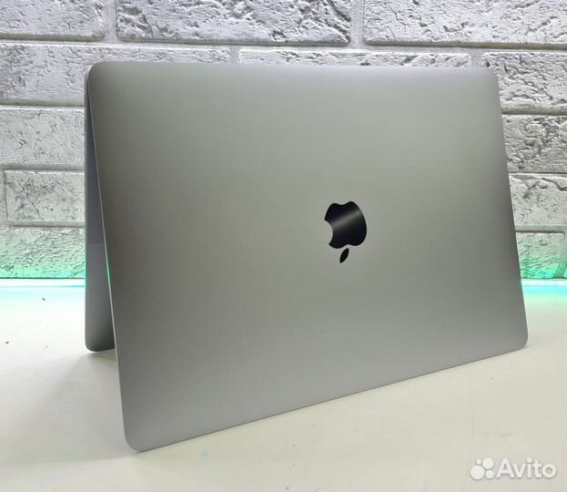 Apple MacBook Air With Apple M1 chip 8/256Gb