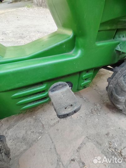 Детский педальный трактор John Deere