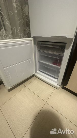 Холодильник indesit