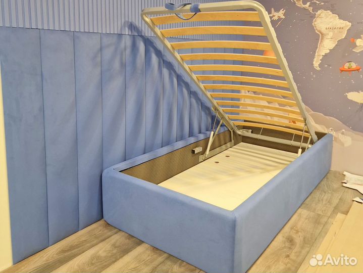 Детская кровать в комплекте с мягкими панелями