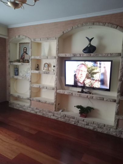 2-к. квартира, 80 м², 2/4 эт.
