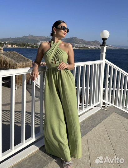 Вечерний комбинезон с открытой спиной