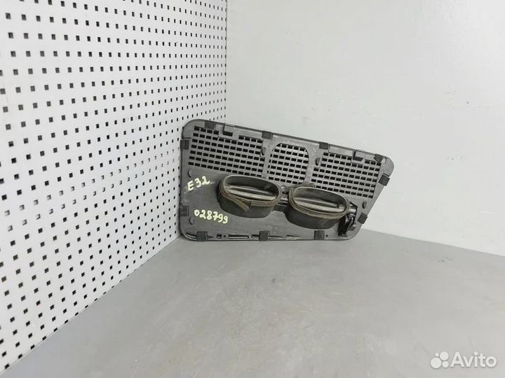 Решетка вентиляционная торпедо BMW E32