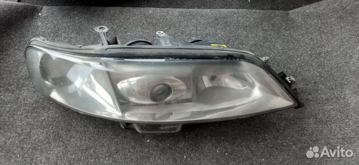 Фара ксеноновая Опель Вектра Б универсал правая
