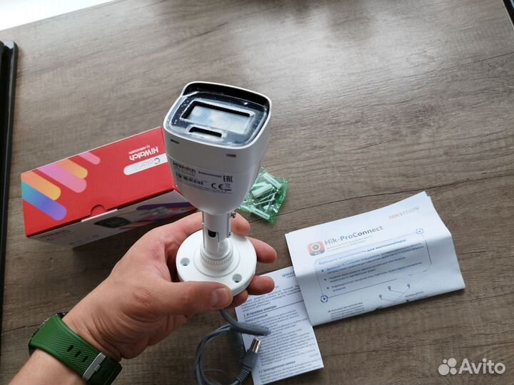 Камера видеонаблюдения цветная HiWatch DS-T200L