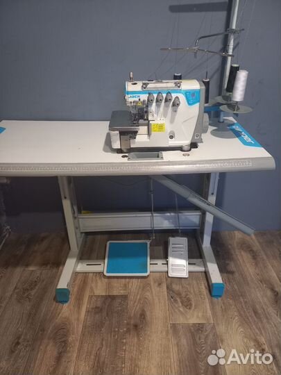 Оверлок промышленный jack