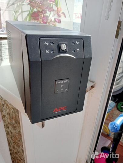 Источник бесперебойного питания APC Smart-UPS 620