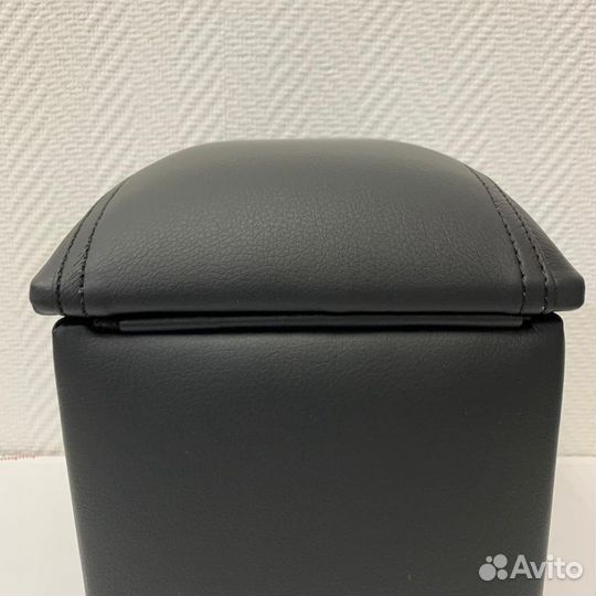 Штатный подлокотник ford fusion (2002)