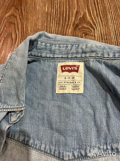 Джинсовая рубашка levis