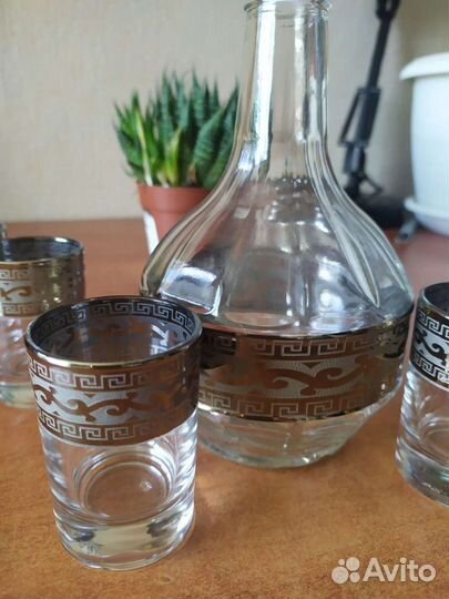 Графин с рюмками