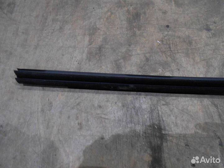 Уплотнитель стекла передней двери от Toyota Avens