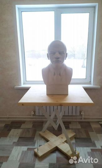 Стол в воздухе