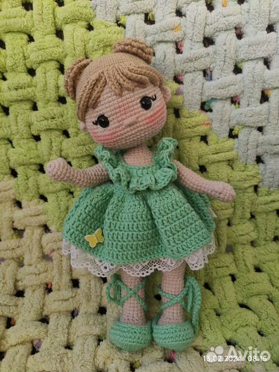 Вязаная кукла ручной работы