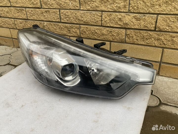 Фара ксенон правая KIA Cerato 3 (YD) LED дхо