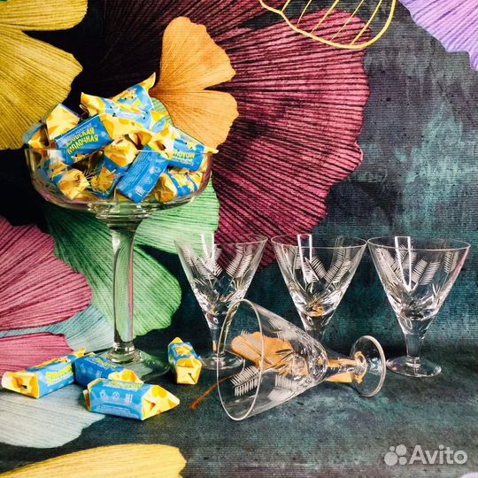 Ваза на высокой ножке. Стекло. СССР